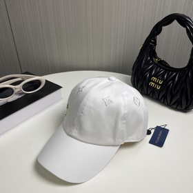 LouiVuittonLV 2025 Новая модель в магазине Louis Vuitton. Новая б