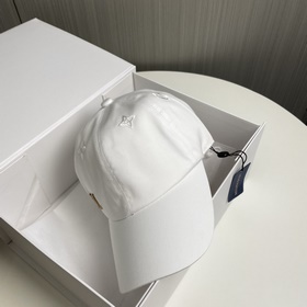 LouiVuittonLV 2025 Новая модель в магазине Louis Vuitton. Новая б