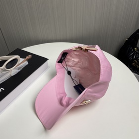 LouiVuittonLV 2025 Новая модель от Louis Vuitton. Бейсболка с выш