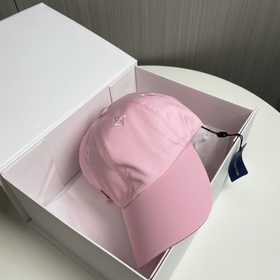 LouiVuittonLV 2025 Новая модель от Louis Vuitton. Бейсболка с выш