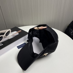 LouiVuittonLV 2025 Новая модель в магазине Louis Vuitton. Новая б