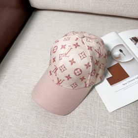 LV Louis Vuitton бейсболка. Легкая и дышащая. Идеальная форма, то