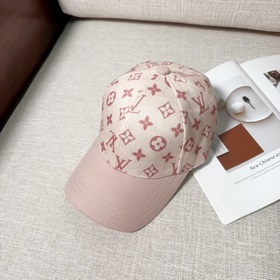 LV Louis Vuitton бейсболка. Легкая и дышащая. Идеальная форма, то
