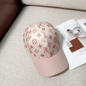 LV Louis Vuitton бейсболка. Легкая и дышащая. Идеальная форма, то