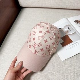 LV Louis Vuitton бейсболка. Легкая и дышащая. Идеальная форма, то