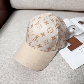 LV Louis Vuitton бейсболка. Легкая и дышащая. Идеальная форма, то