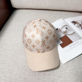 LV Louis Vuitton бейсболка. Легкая и дышащая. Идеальная форма, то