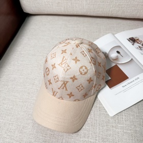 LV Louis Vuitton бейсболка. Легкая и дышащая. Идеальная форма, то