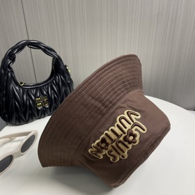 LV Tyer выпустила совместную коллекцию двусторонних кепок в стиле