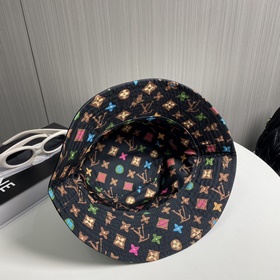 LV Tyer выпустила совместную коллекцию двусторонних кепок в стиле