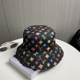 LV Tyer выпустила совместную коллекцию двусторонних кепок в стиле
