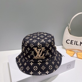 Новинка! Louis Vuitton представляет новую модель шляпы-ушанки LV,