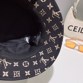 Новинка! Louis Vuitton представляет новую модель шляпы-ушанки LV,