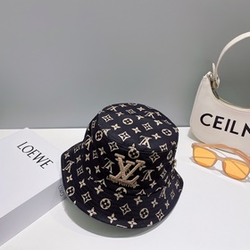 Новинка! Louis Vuitton представляет новую модель шляпы-ушанки LV,