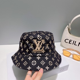 Новинка! Louis Vuitton представляет новую модель шляпы-ушанки LV,