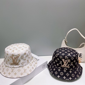 Новинка! Louis Vuitton представляет новую модель шляпы-ушанки LV,