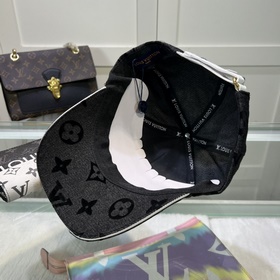 Бейсболка Louis Vuitton Новая бейсболка LV, тщательно изготовленн