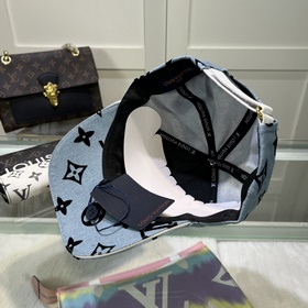 Бейсболка Louis Vuitton Новая бейсболка LV, тщательно изготовленн