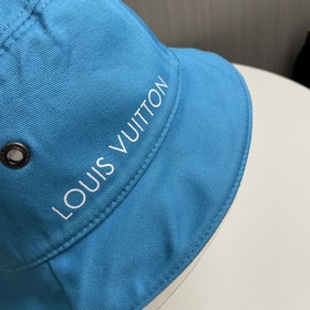 Популярная двусторонняя кепка в стиле рыбацкой шапки от Louis Vui