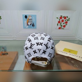 Новейшая модель на официальном сайте LV, изготовлена из кожи перв