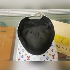 Новейшая модель на официальном сайте LV, изготовлена из кожи верх