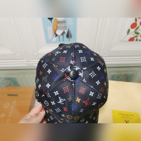 Новейшая модель на официальном сайте LV, изготовлена из кожи верх