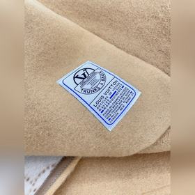 Модель, аналогичная модели Чжоу Донъюй. Оригинальная сумка LV из 