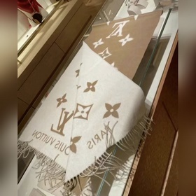 Шерстяной шарф LV REYKJAVIK. В магазинах на материке постоянно не