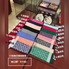 Louis Vuitton. Классический шарф с отличными отзывами, обязателен
