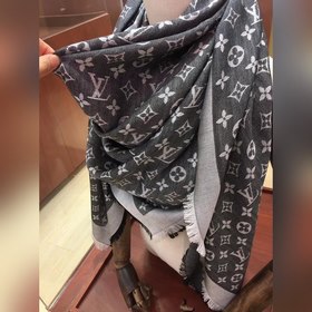 Louis Vuitton. Классический шарф с отличными отзывами, обязателен
