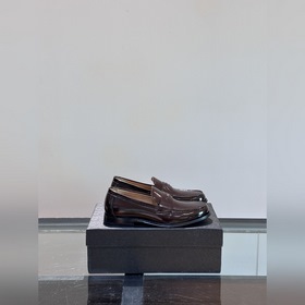 Классические кожаные туфли Prada с кожаной подошвой для повседнев