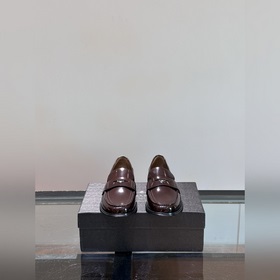 Классические кожаные туфли Prada с кожаной подошвой для повседнев