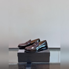 Классические кожаные туфли Prada с кожаной подошвой для повседнев