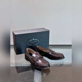 Классические кожаные туфли Prada с кожаной подошвой для повседнев