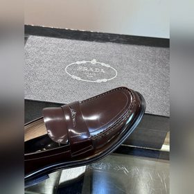 Классические кожаные туфли Prada с кожаной подошвой для повседнев