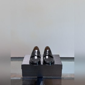 Классические кожаные туфли Prada с кожаной подошвой для повседнев