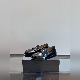 Классические кожаные туфли Prada с кожаной подошвой для повседнев