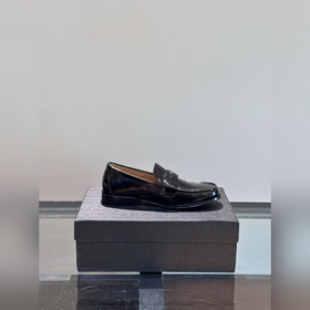 Классические кожаные туфли Prada с кожаной подошвой для повседнев