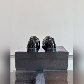 Классические кожаные туфли Prada с кожаной подошвой для повседнев
