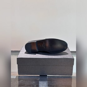 Классические кожаные туфли Prada с кожаной подошвой для повседнев