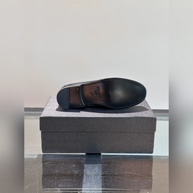 Классические кожаные туфли Prada для повседневной носки с кожаной