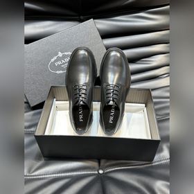 Prada – формальные кожаные туфли на толстой подошве, классическая