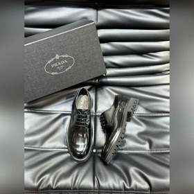 Prada – формальные кожаные туфли на толстой подошве, классическая