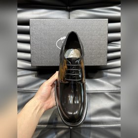 Prada – формальные кожаные туфли на толстой подошве, классическая