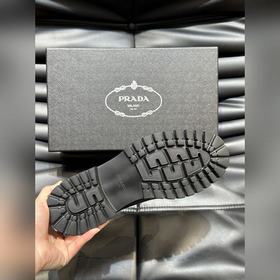Prada – формальные кожаные туфли на толстой подошве, классическая