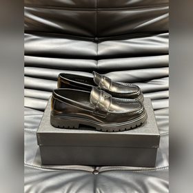 Prada – формальные кожаные туфли на толстой подошве, классическая