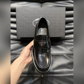 Prada – формальные кожаные туфли на толстой подошве, классическая