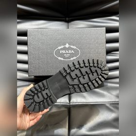 Prada – формальные кожаные туфли на толстой подошве, классическая