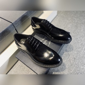 Оригинальная модель! Новая коллекция Prada, синхронный выпуск в м