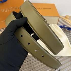 Ширина 3,5 см, длина 80-110 см.
